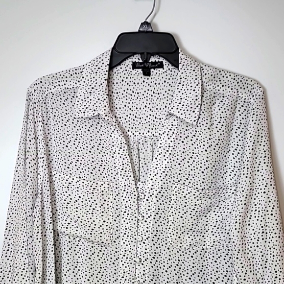 Velvet Heart White w/Black Polka-dots Collar - V-neck - Picture 10 of 16